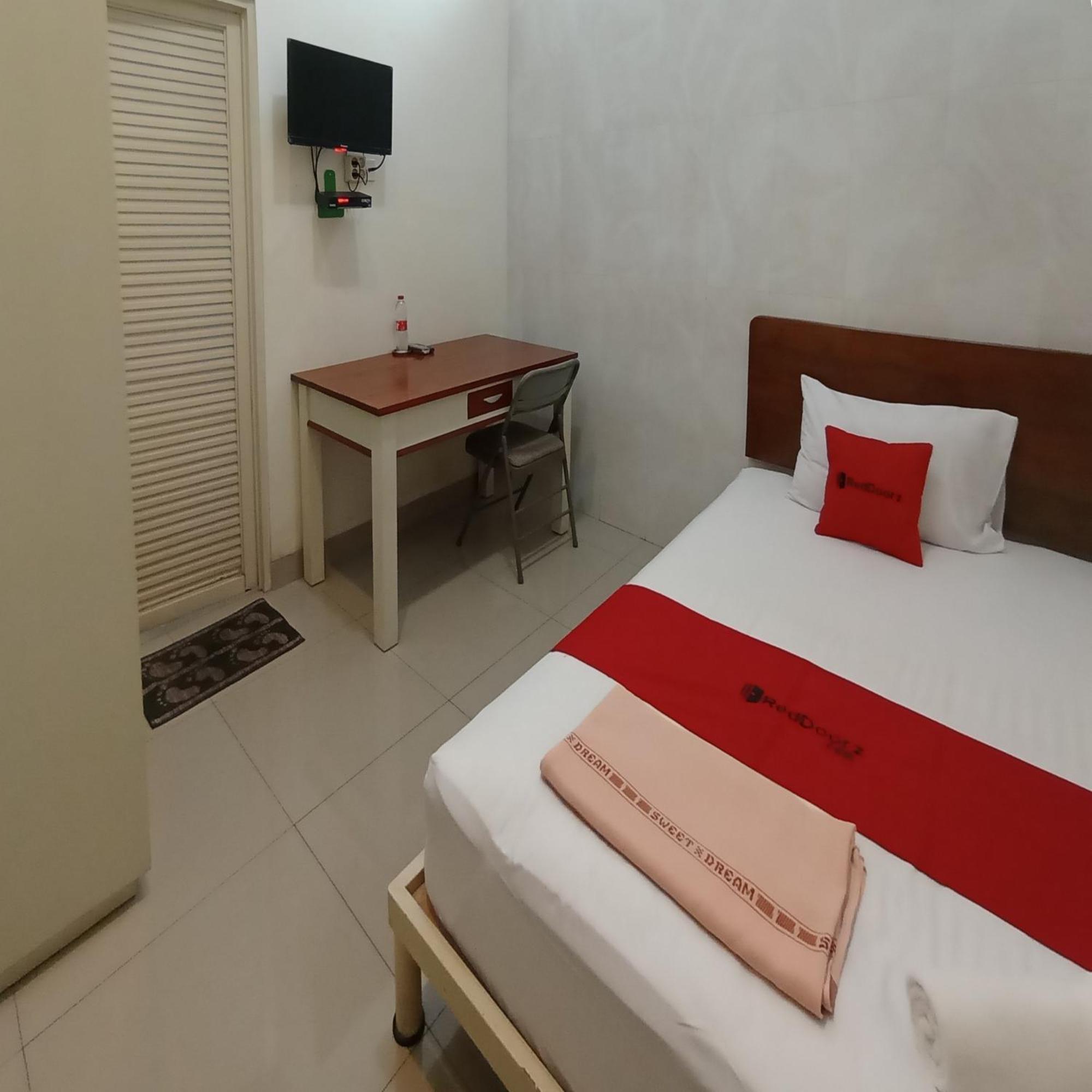 Reddoorz At Syariah House Purwokerto 호텔 외부 사진