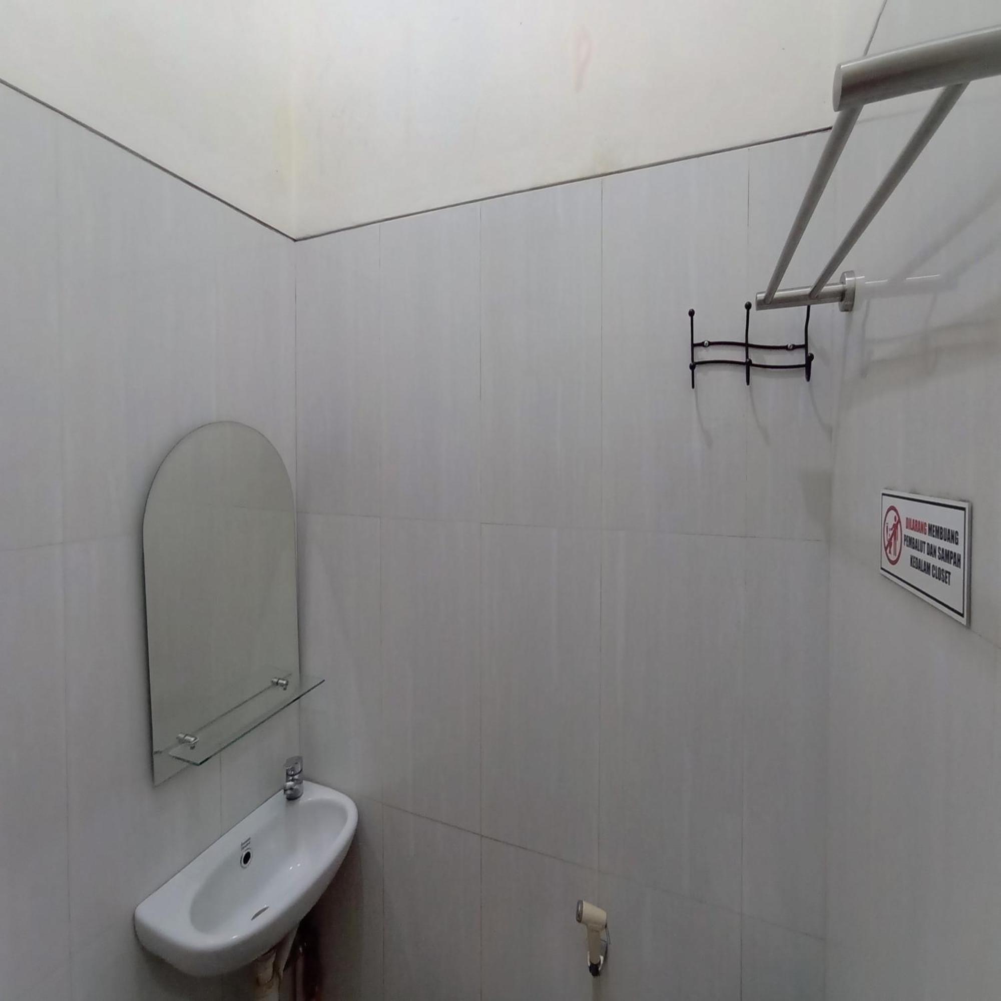 Reddoorz At Syariah House Purwokerto 호텔 외부 사진