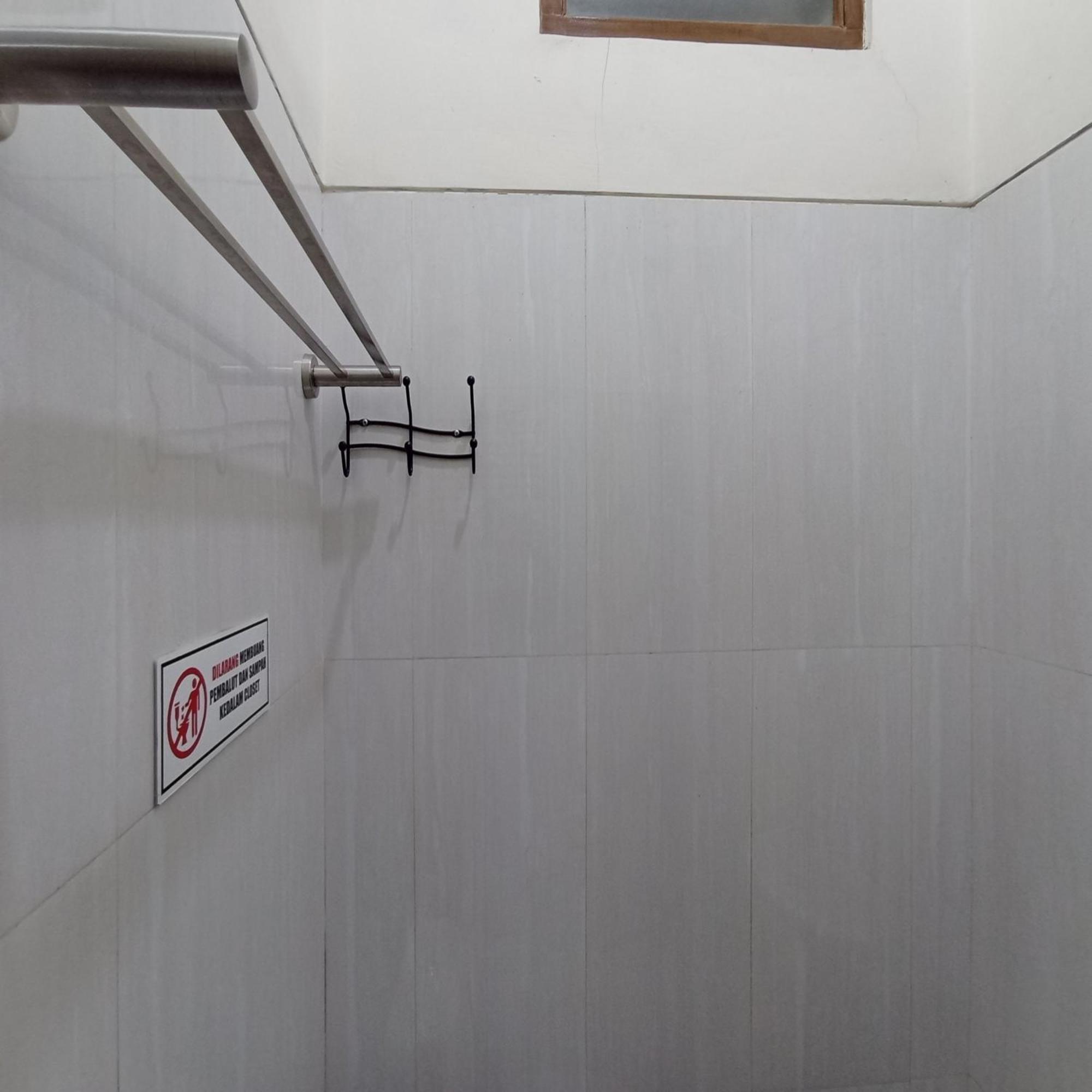Reddoorz At Syariah House Purwokerto 호텔 외부 사진
