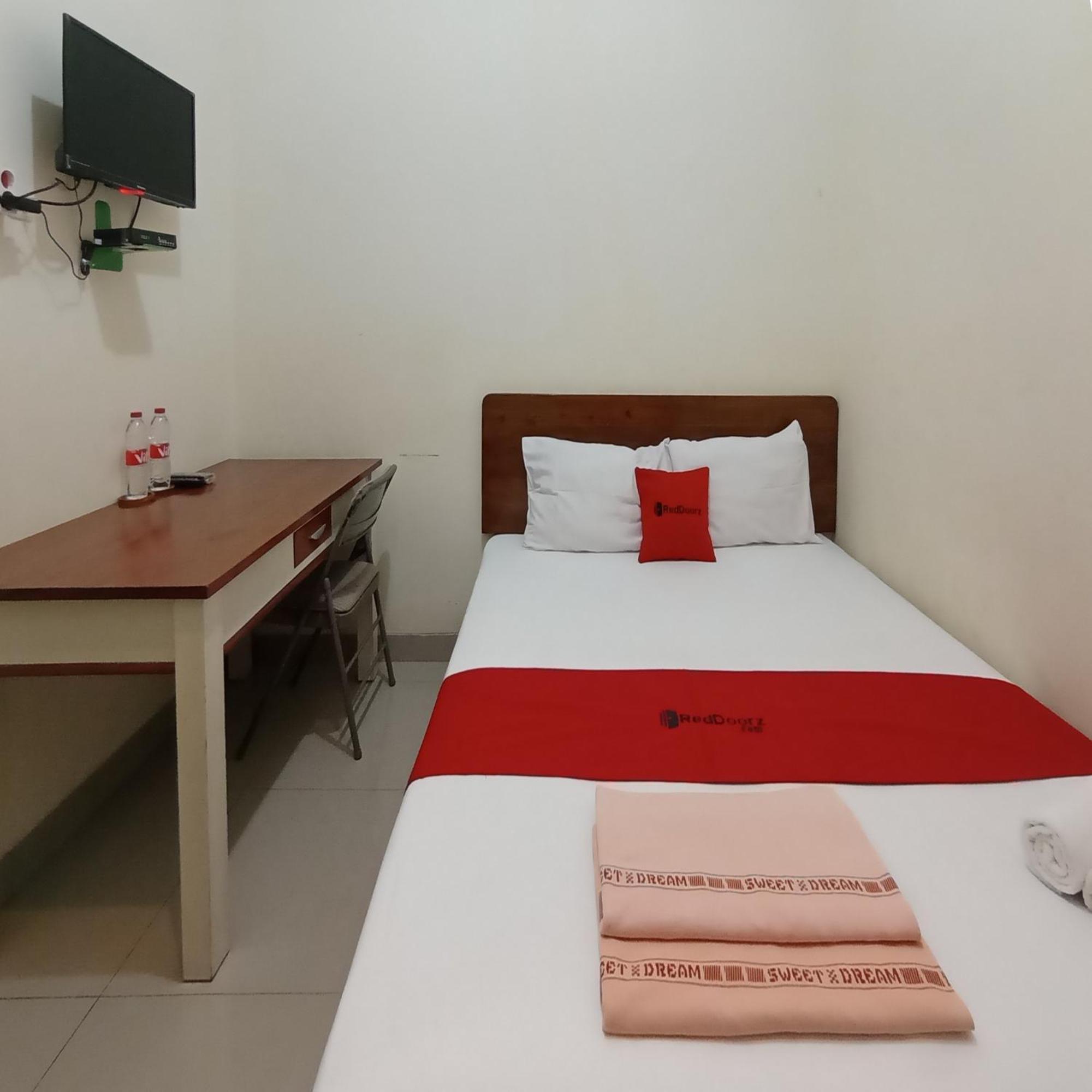 Reddoorz At Syariah House Purwokerto 호텔 외부 사진