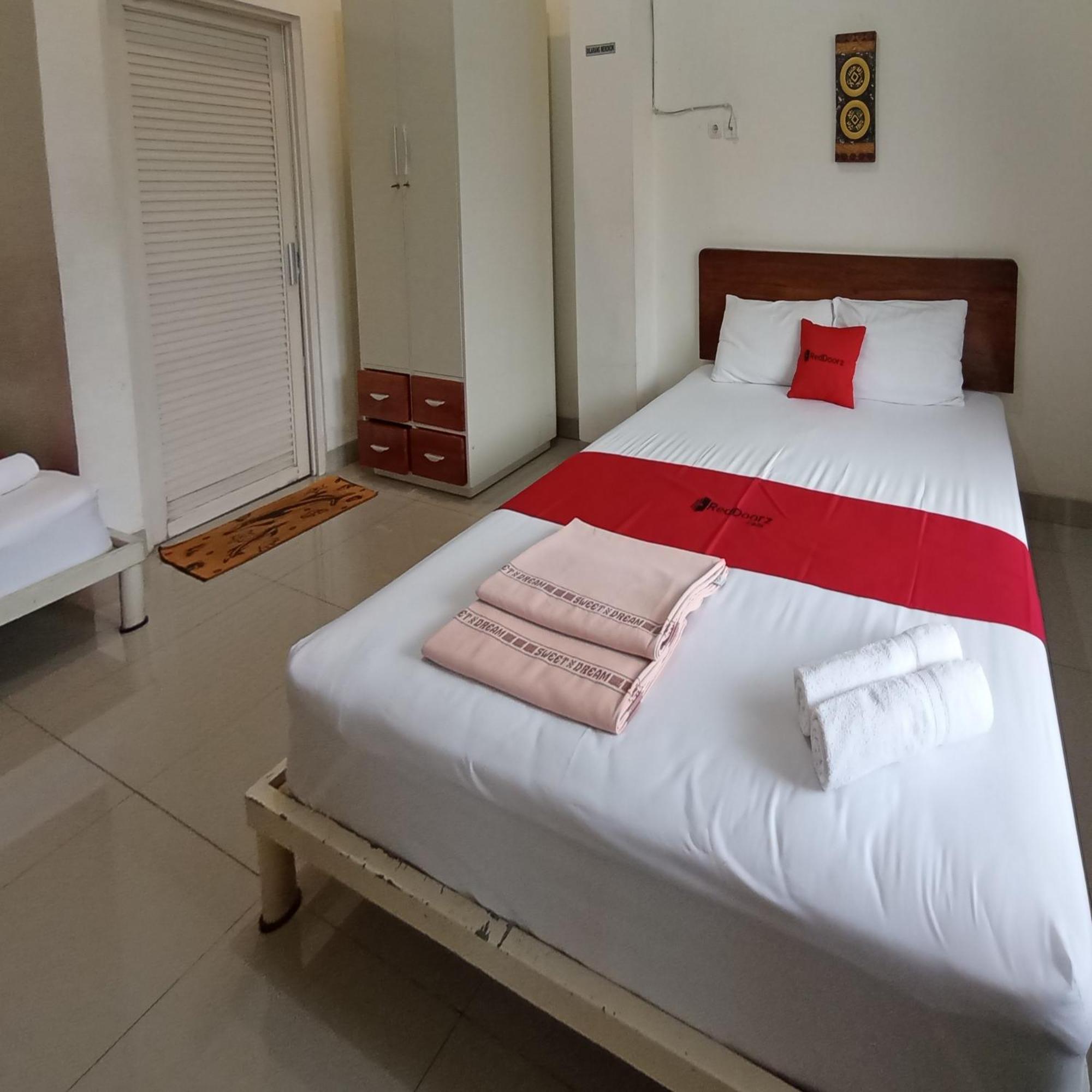 Reddoorz At Syariah House Purwokerto 호텔 외부 사진