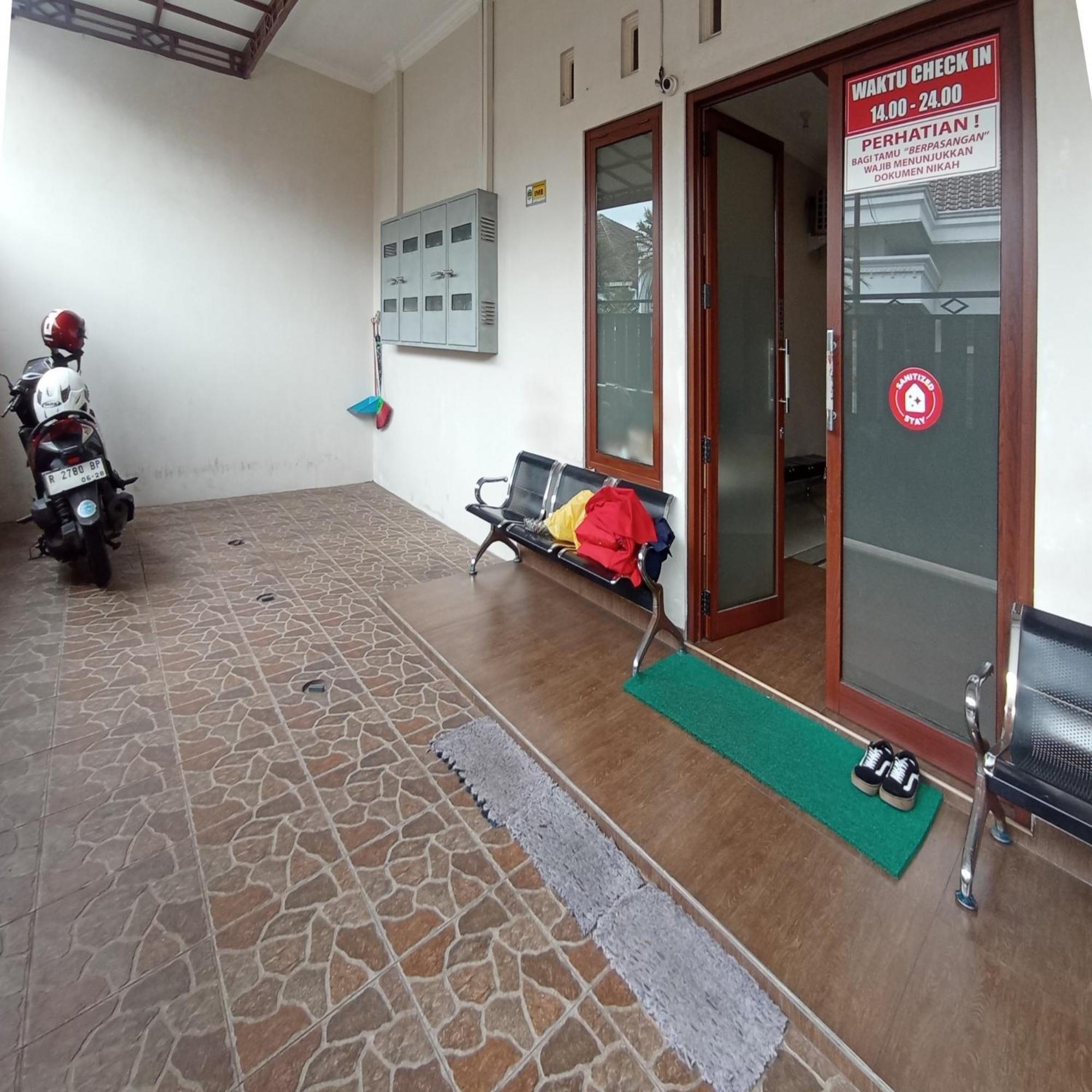 Reddoorz At Syariah House Purwokerto 호텔 외부 사진