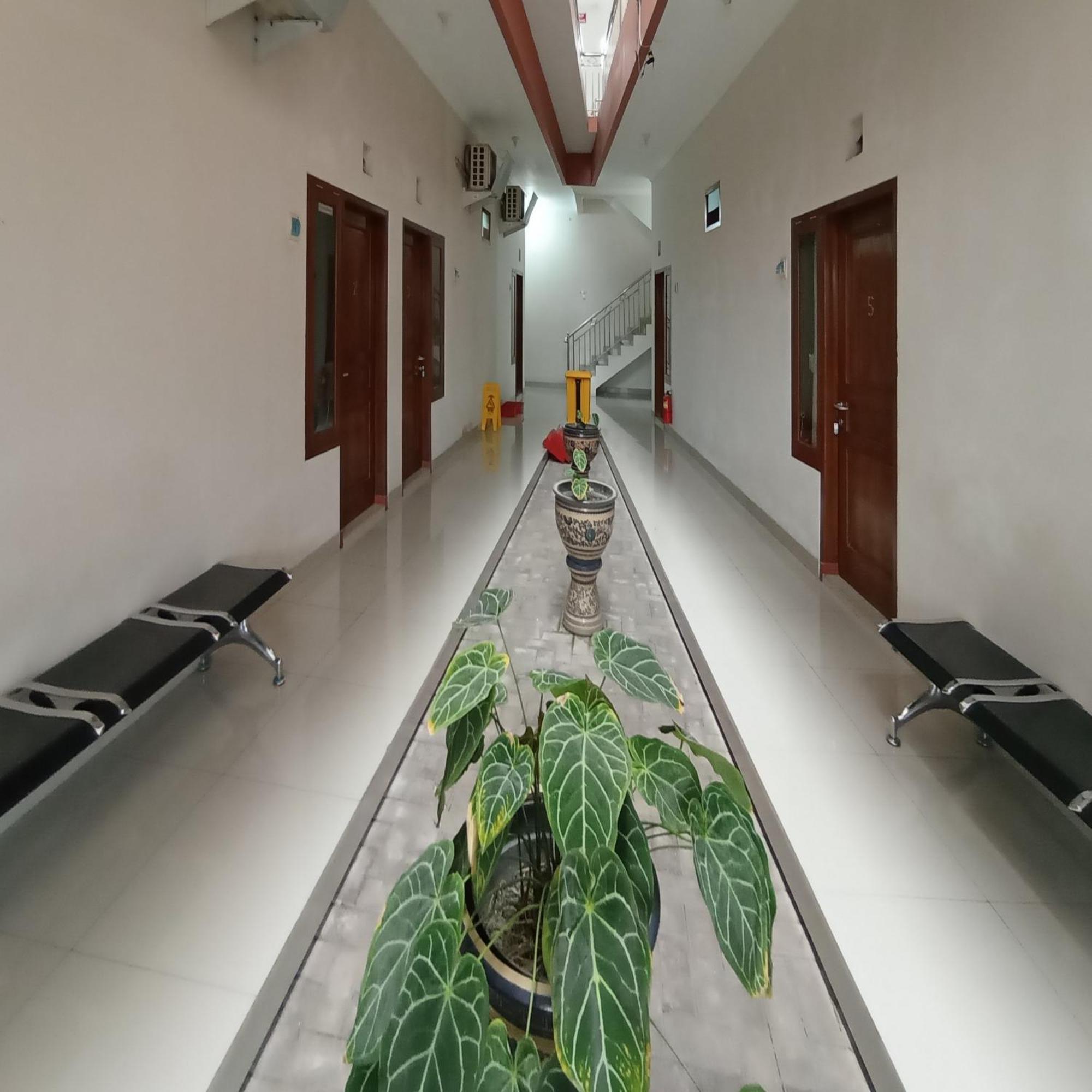 Reddoorz At Syariah House Purwokerto 호텔 외부 사진